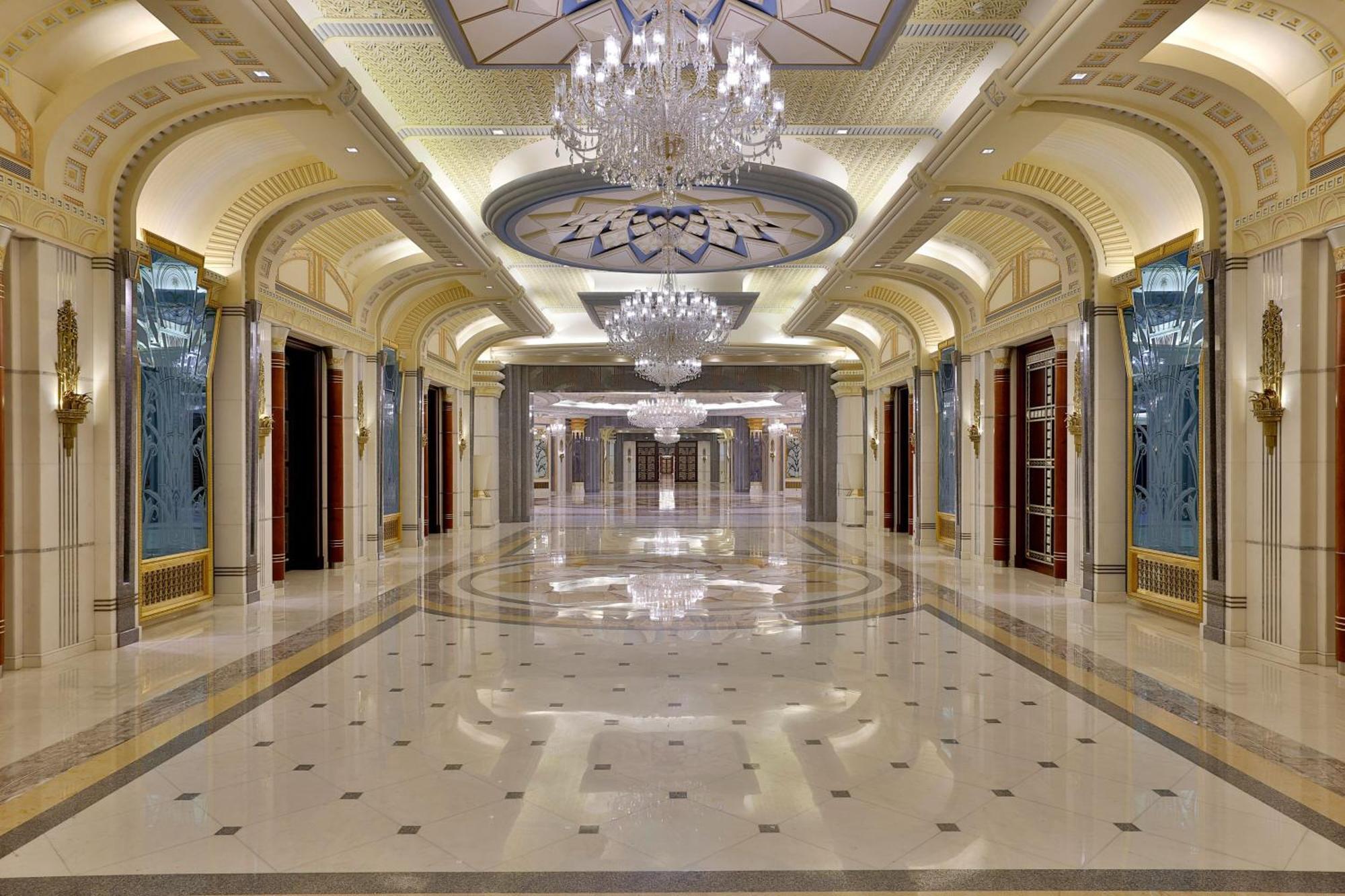 리츠칼튼 제다 호텔 외부 사진 The interior of the hotel
