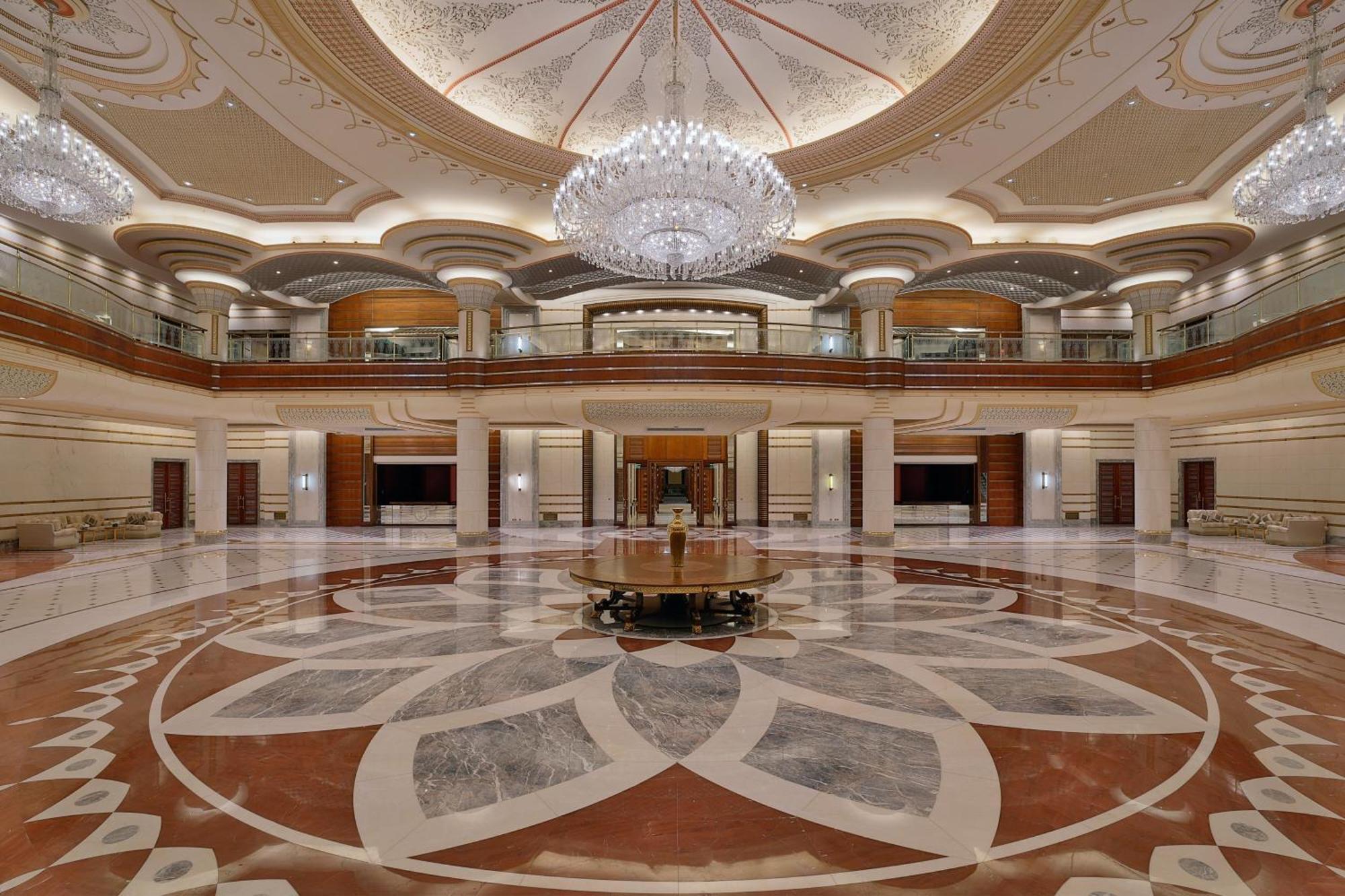 리츠칼튼 제다 호텔 외부 사진 The lobby of the hotel