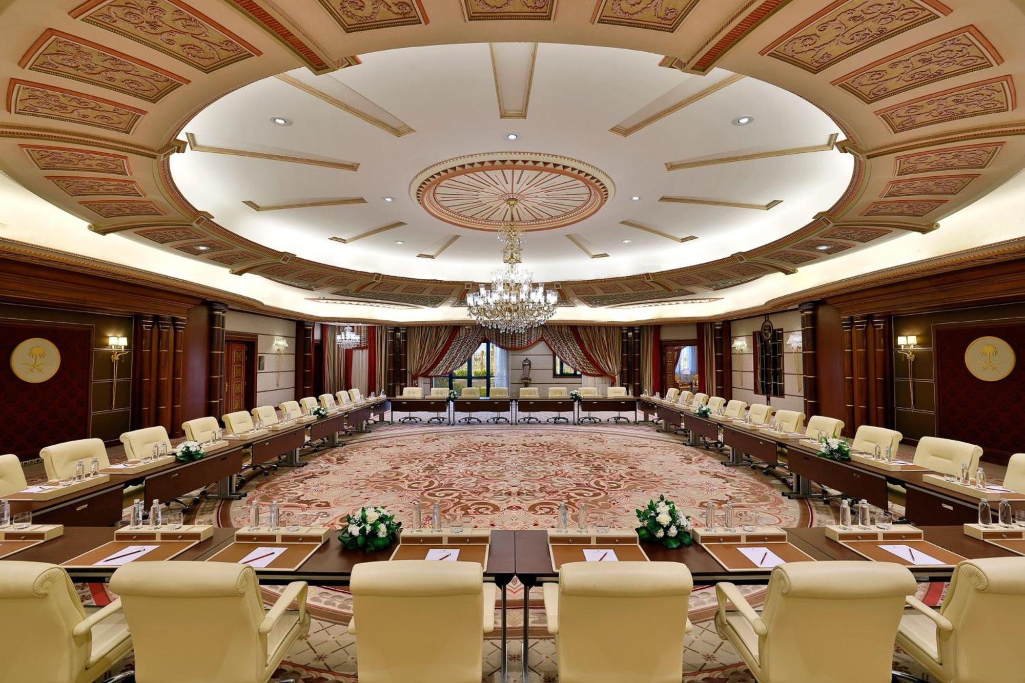 리츠칼튼 제다 호텔 외부 사진 The meeting room of the National Assembly