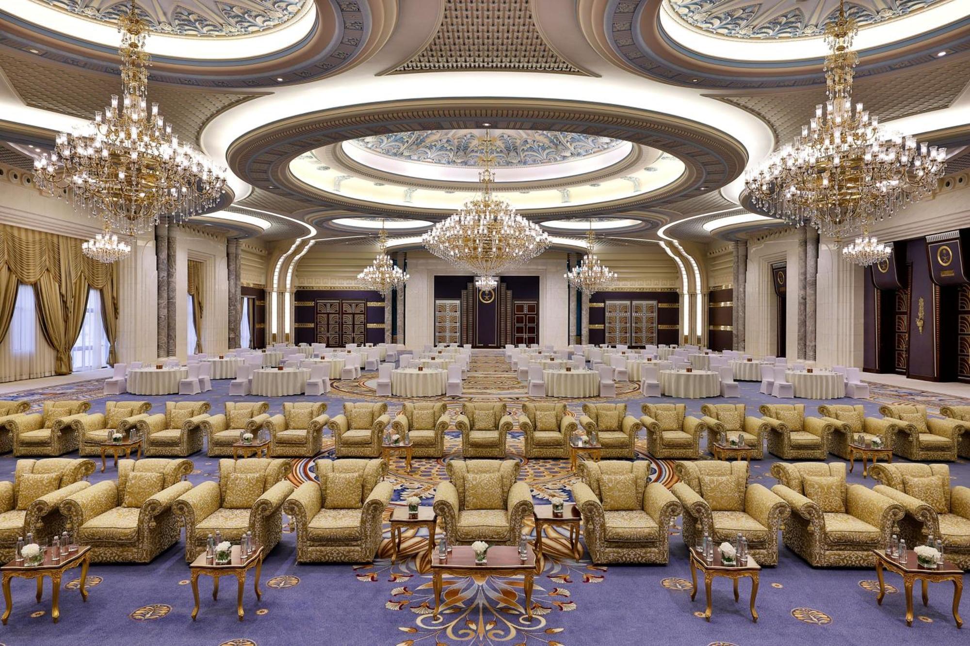리츠칼튼 제다 호텔 외부 사진 The interior of the palace