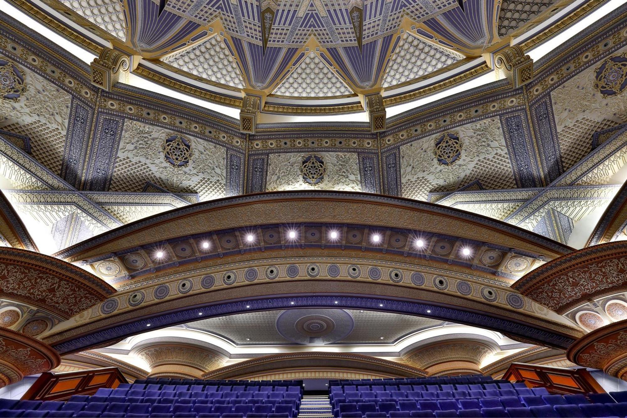 리츠칼튼 제다 호텔 외부 사진 The interior of the main auditorium