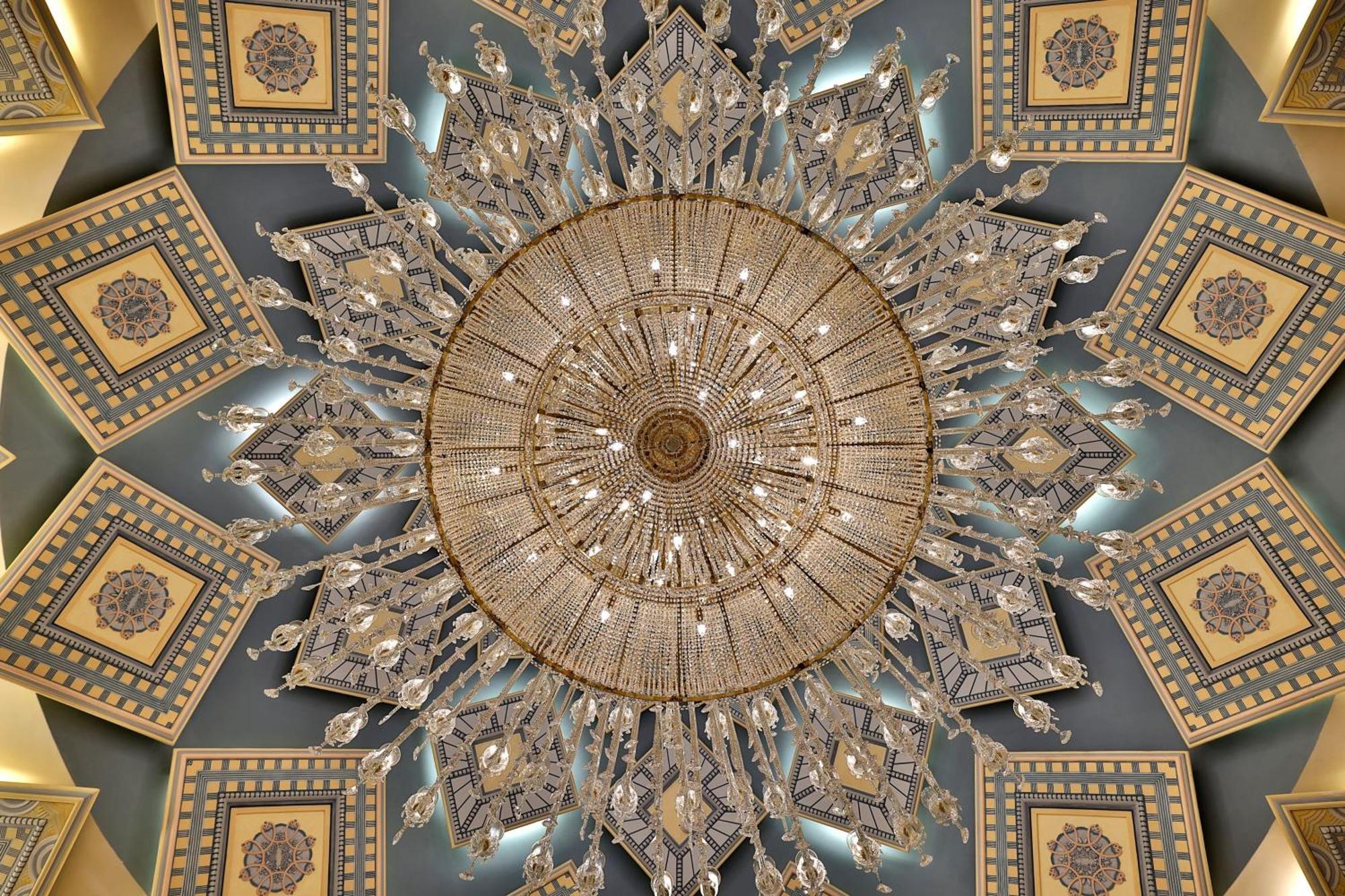 리츠칼튼 제다 호텔 외부 사진 The ceiling of the main hall