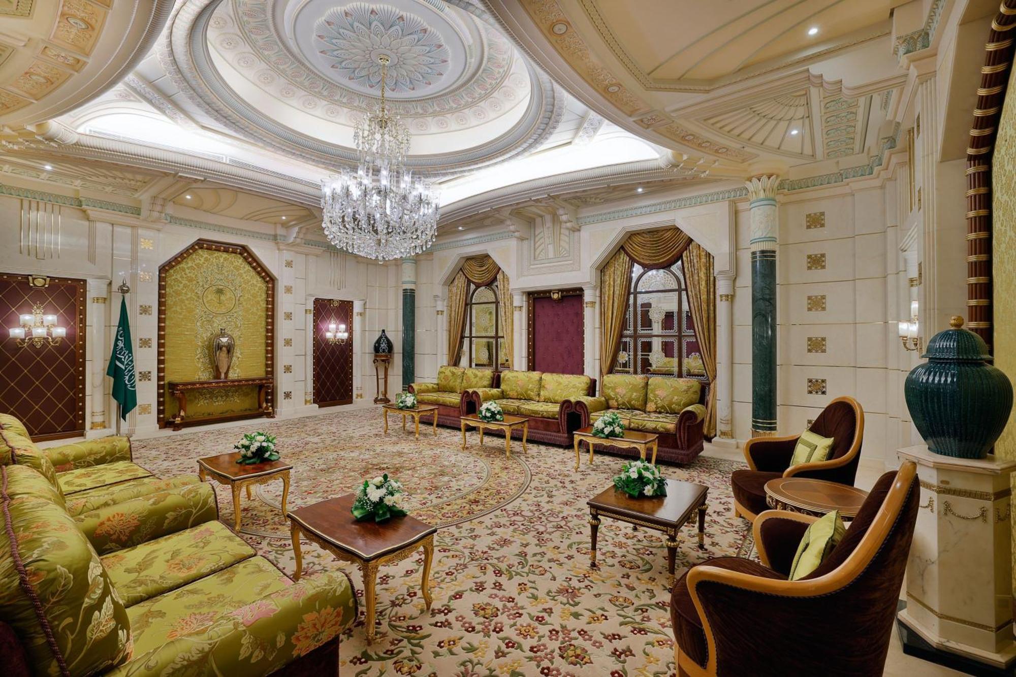 리츠칼튼 제다 호텔 외부 사진 The interior of the hotel