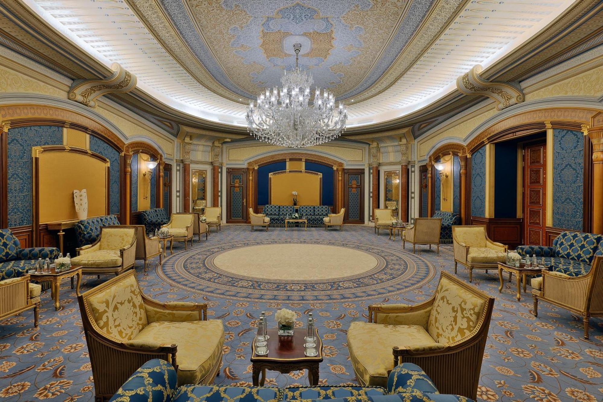 리츠칼튼 제다 호텔 외부 사진 The lobby of the hotel