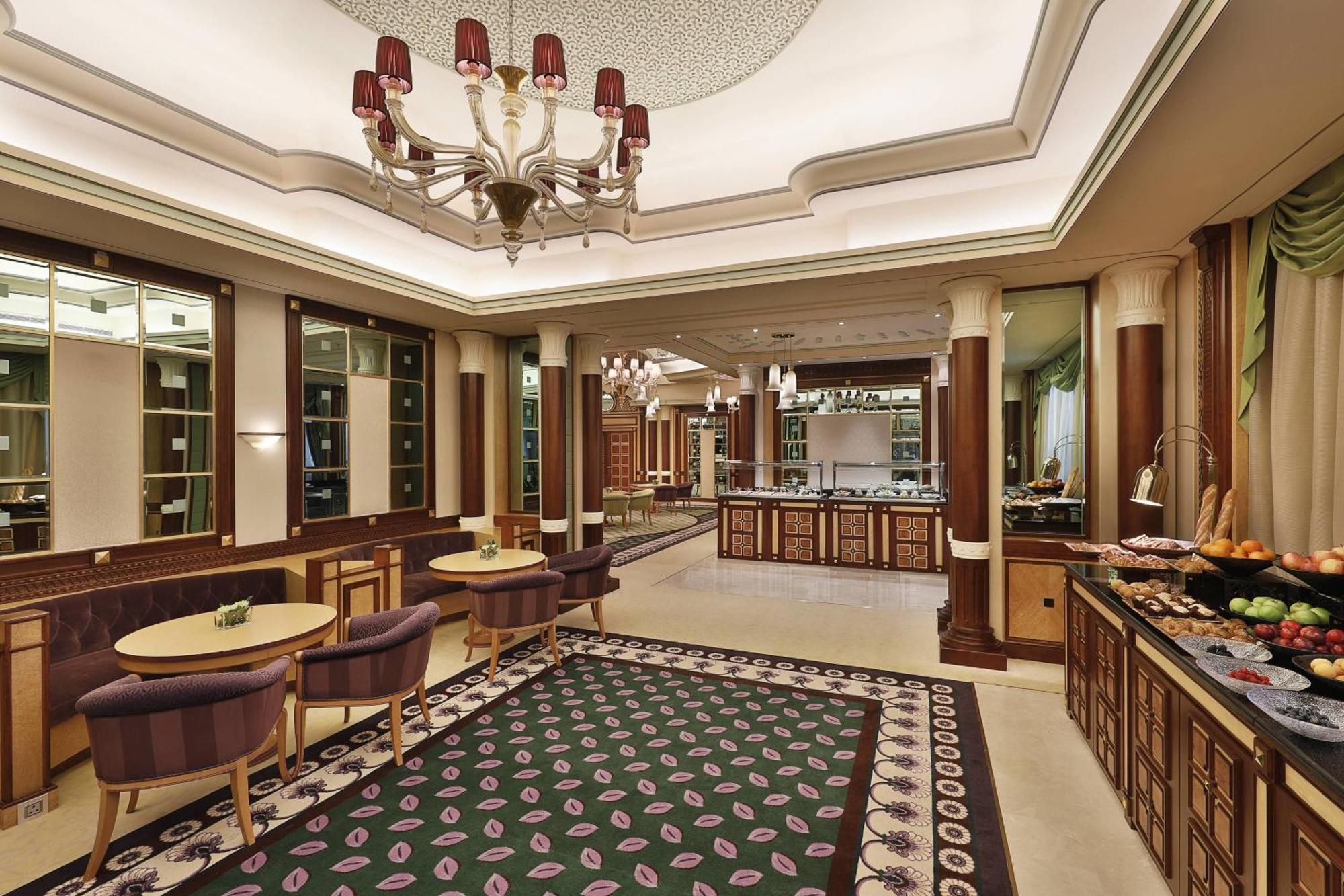 리츠칼튼 제다 호텔 외부 사진 The lobby lounge at the Taj Mahal Palace, Mumbai